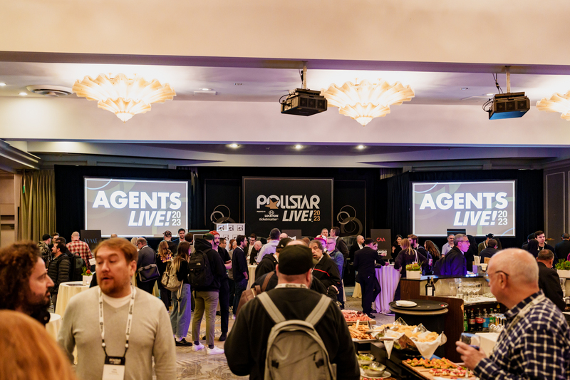 Agents Live! with exhibitors and attendees